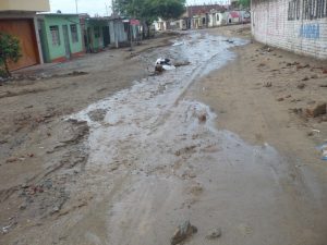 rue inondée près de notre centre d'Alto Trujillo